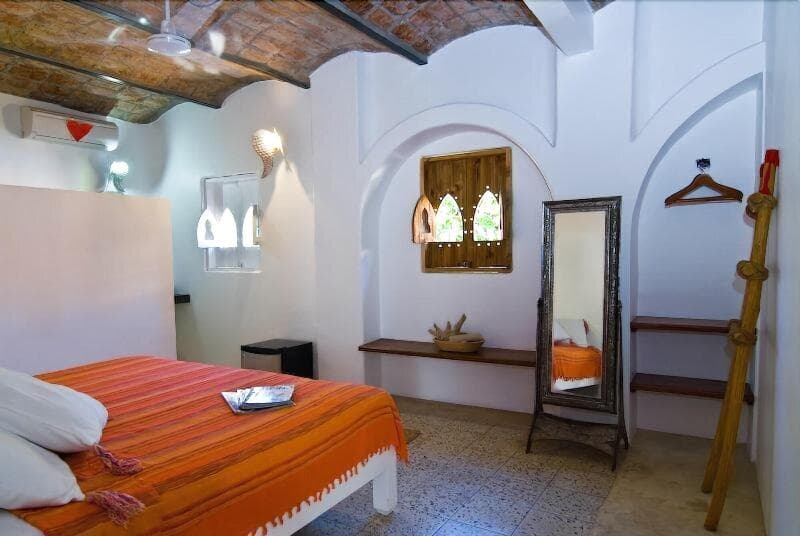 Petit Hotel D'hafa main