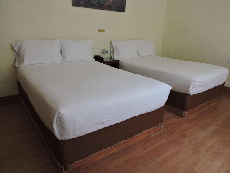 Hotel Capri De Leon 3