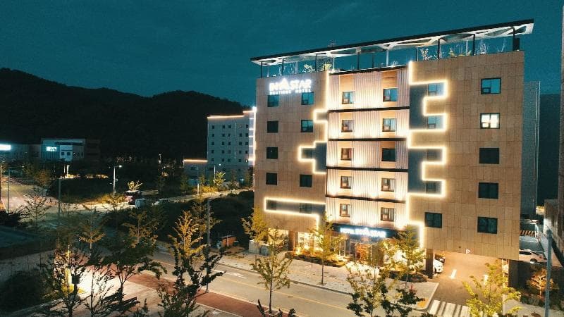 Instar Hotel 4