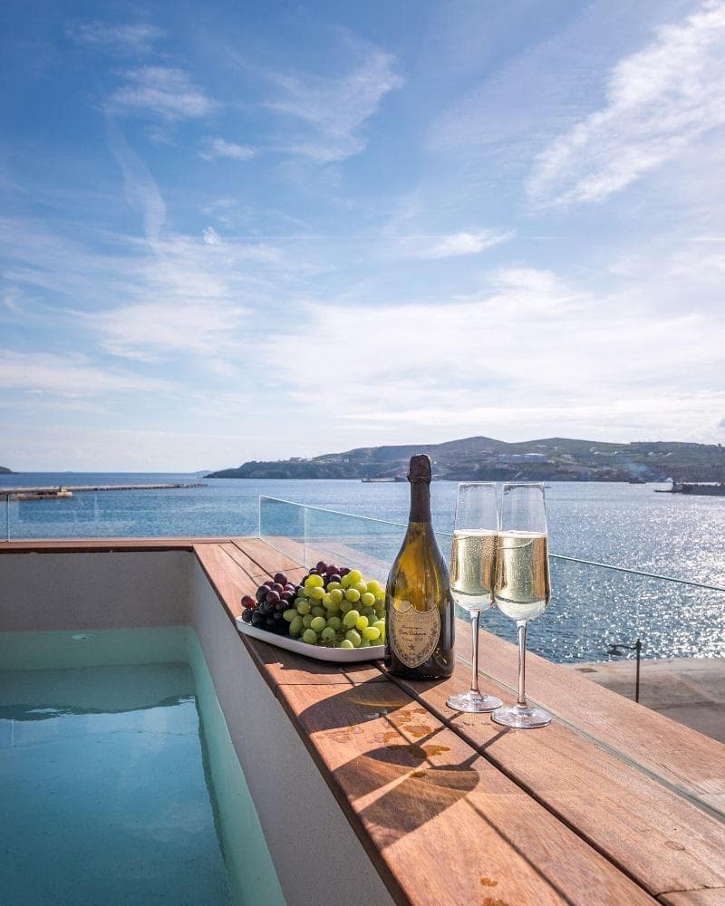 Shapes Luxury Suites main