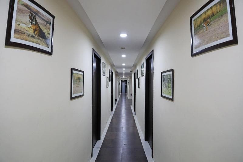 Hotel Flowers Inn 4
