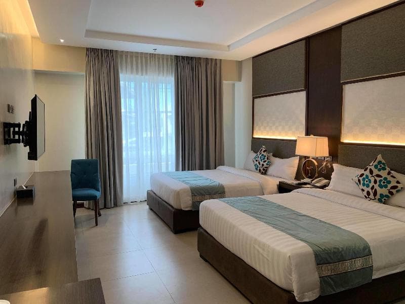 J7 Plaza Hotel 4