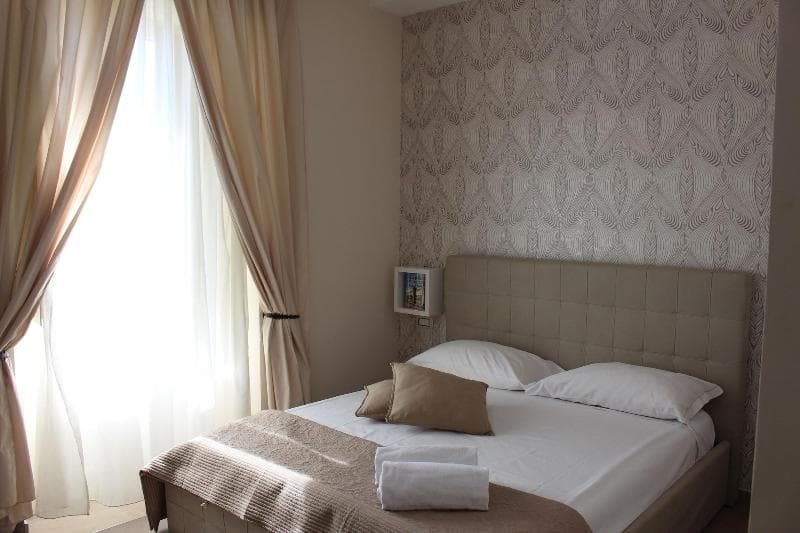 Philip Royal B&B 4