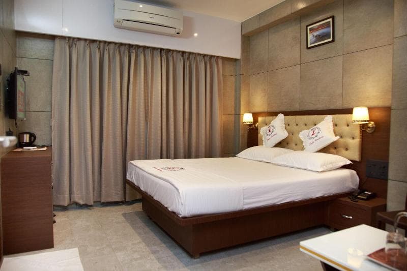Hotel Leela photo 1