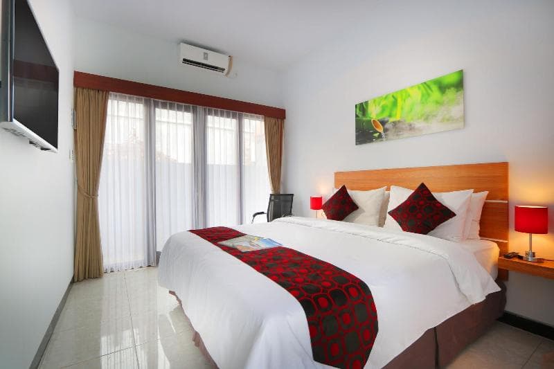 Valomia Beachfront main