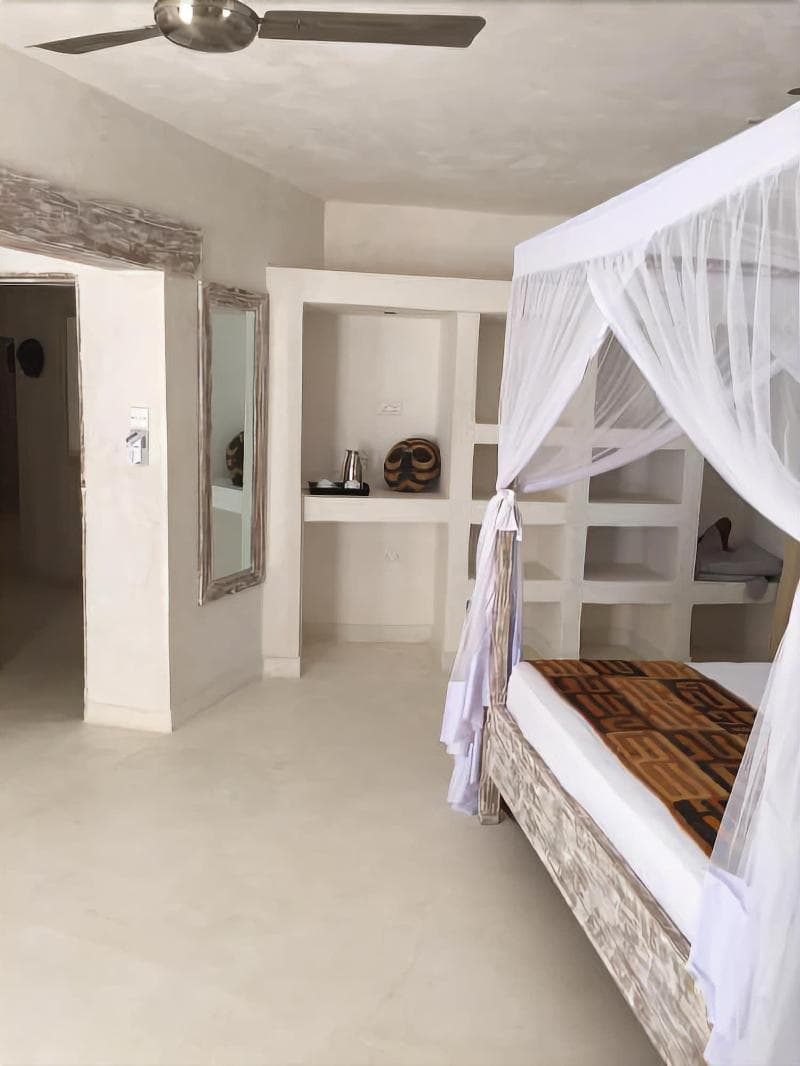 The Villa Luxury Suites Hotel 4