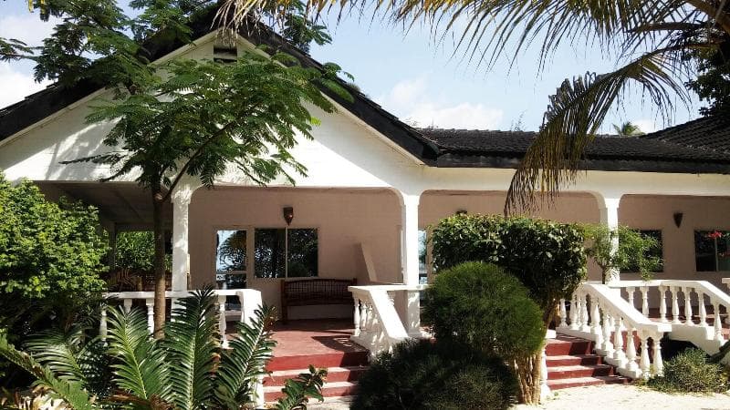 Moonshine Uroa Boutique Hotel 3