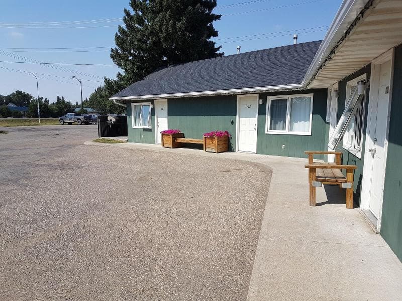 Econo Lodge Inn & Suites 3
