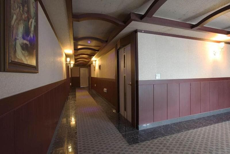 Motel Nine 3