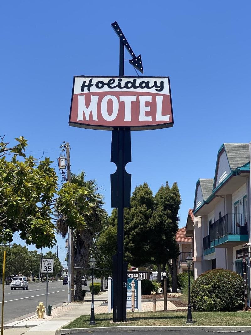 Holiday Motel 5