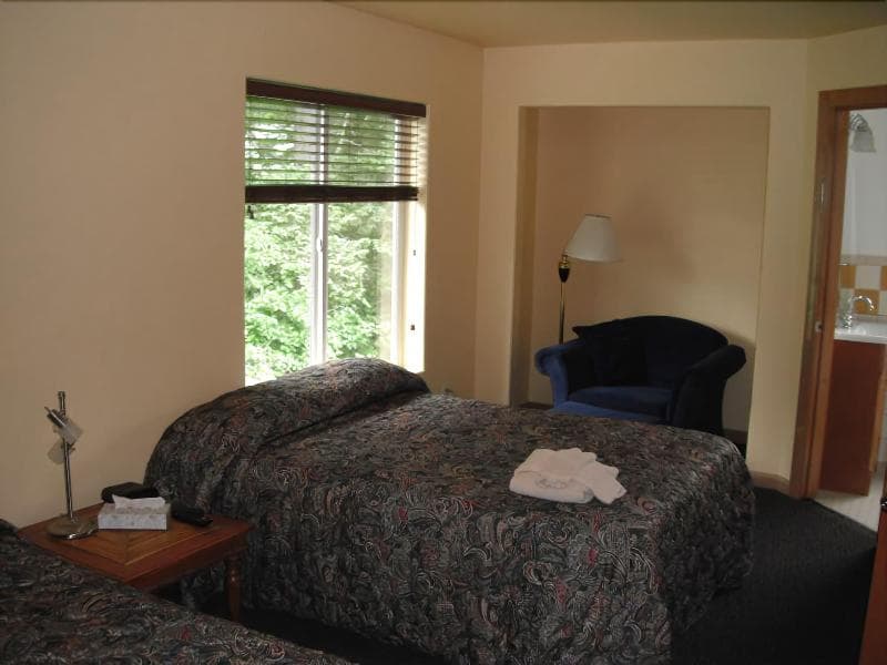 Twin Peaks Lodge And Rv Park 3