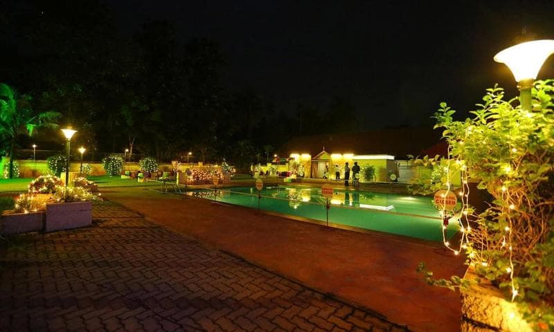 Base 9 Airport Hotel main