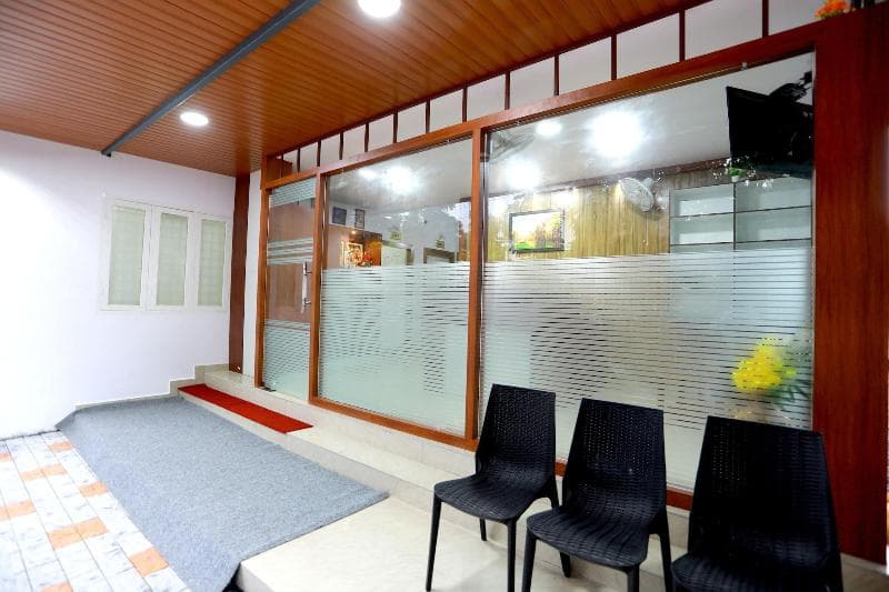 Base 9 Airport Hotel 4