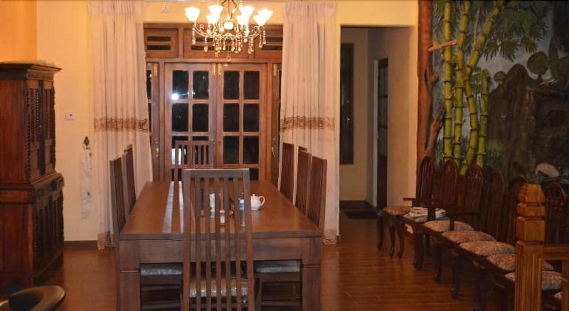 Elegante The Villa photo 1