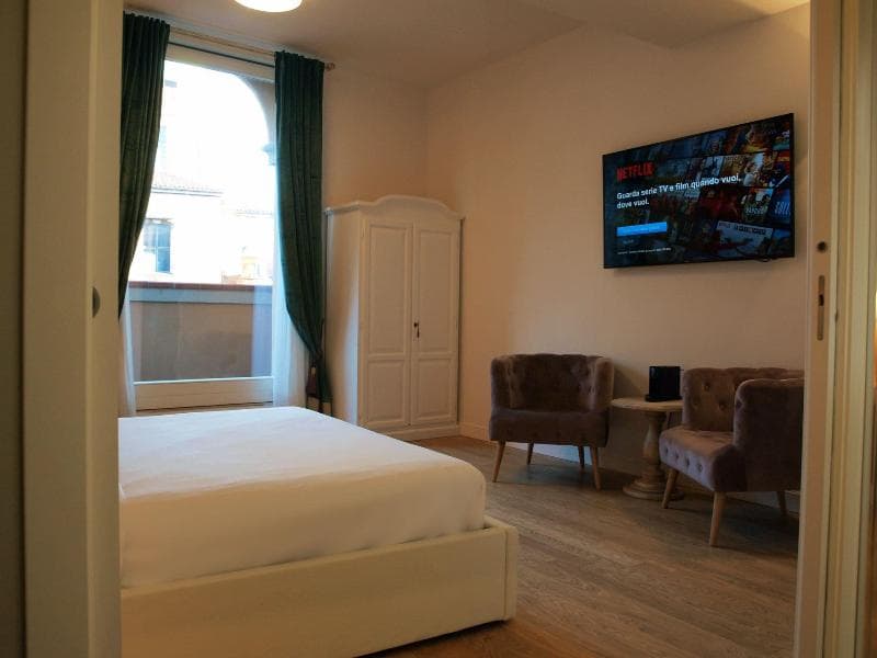 Cosmopolitan Central Rooms 2