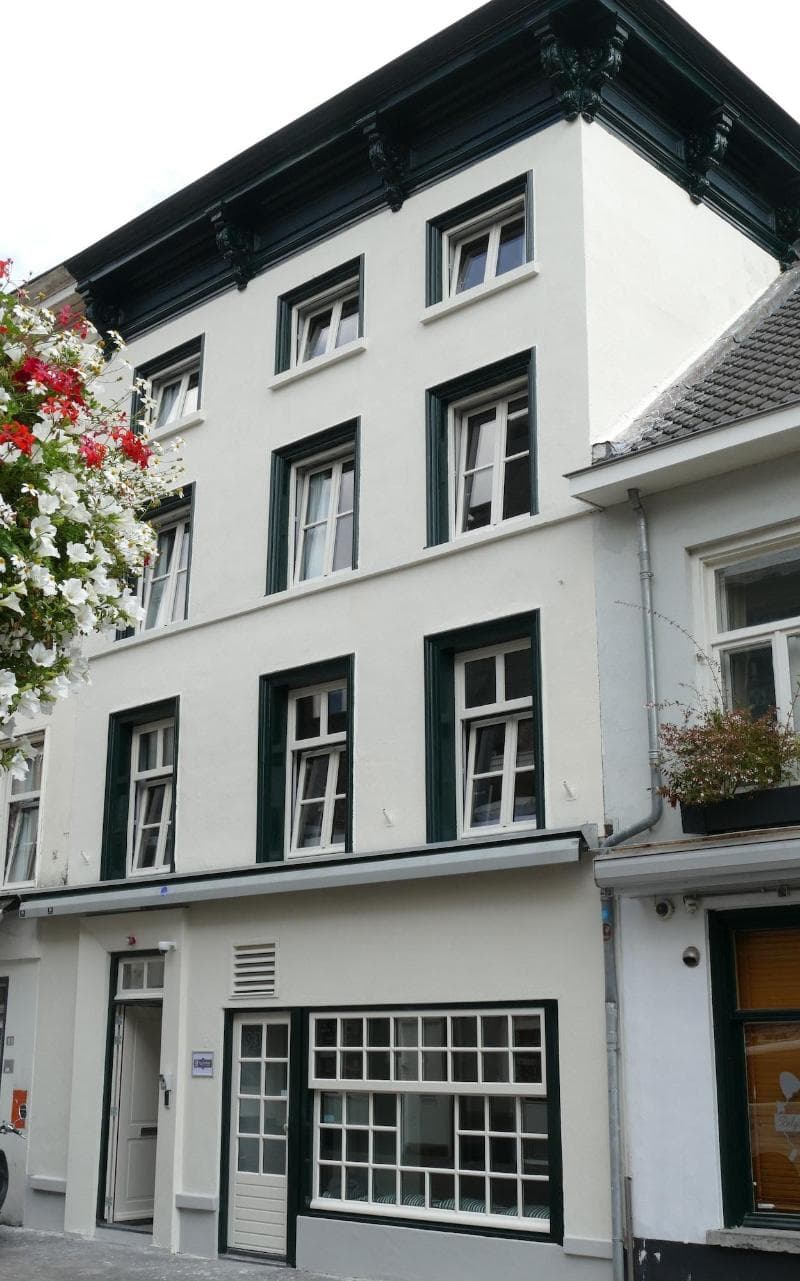 Winston B&B 4