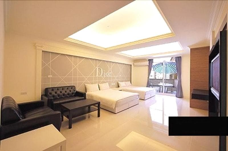 Paris Apartment Ii photo 1