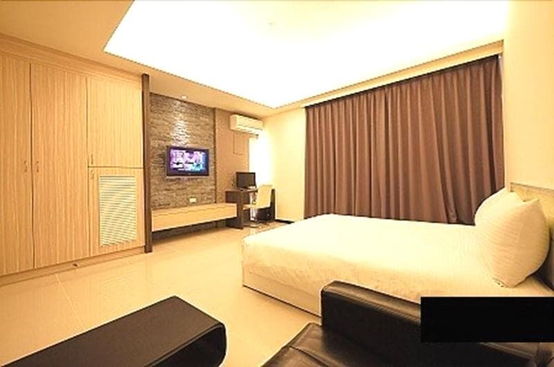 Paris Apartment Ii 3