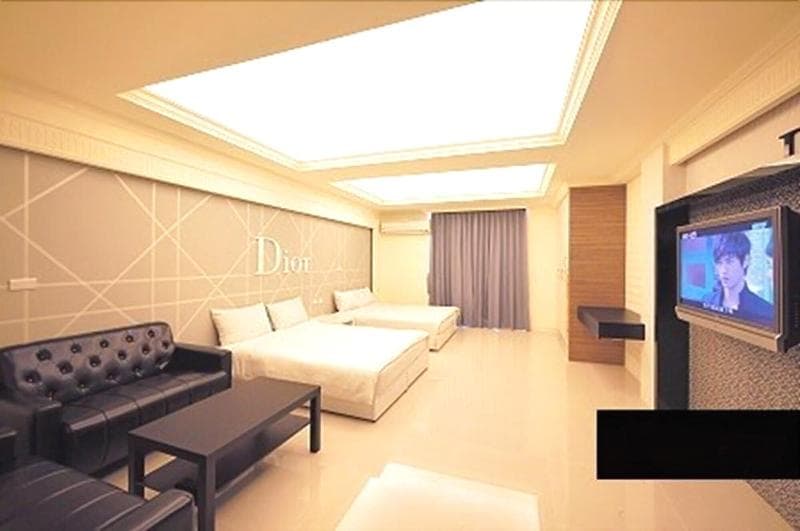 Paris Apartment Ii 4