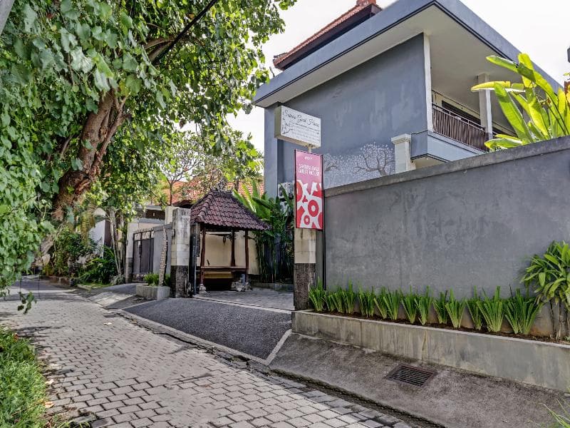 Oyo 90471 Sakura Guest House photo 1