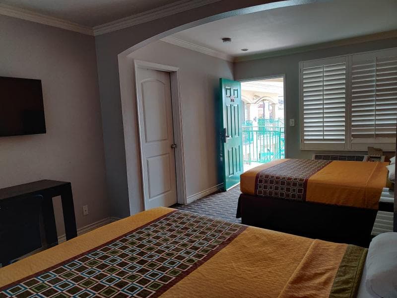 Lyef Inn & Suites By Aga, Lax Airport 5