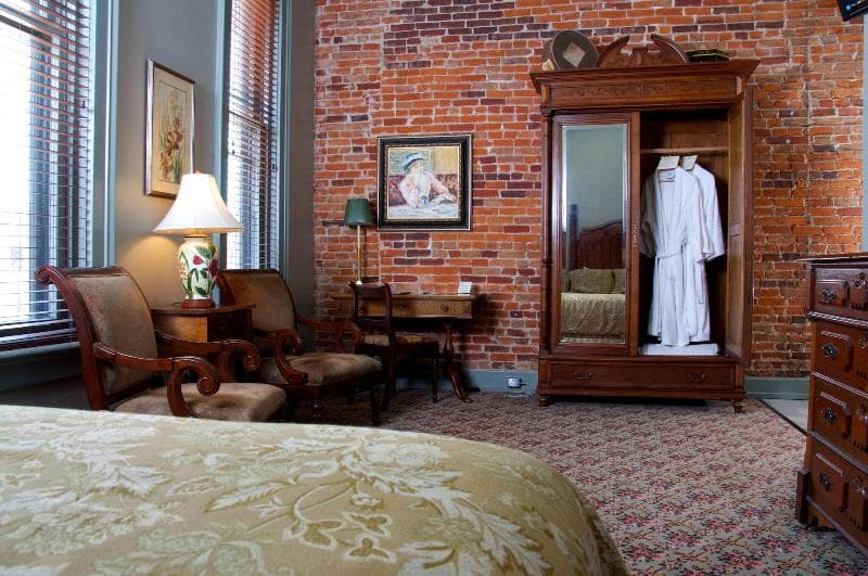 The Blackhawk Hotel 4