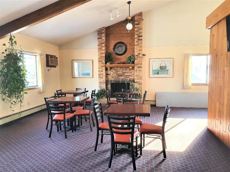 Amerivu Inn And Suites - Avon 5