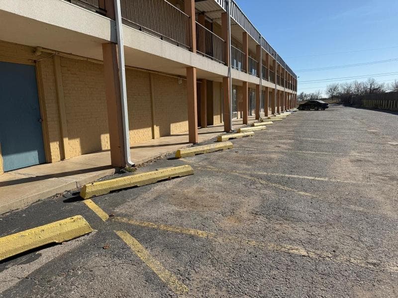 Castle Inn & Suites 4