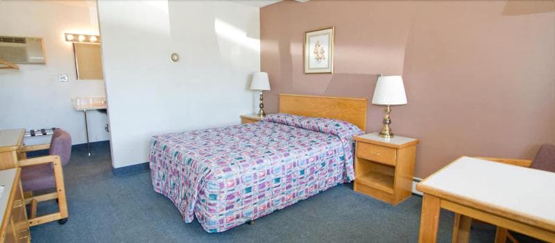 Brooks Street Motor Inn 5