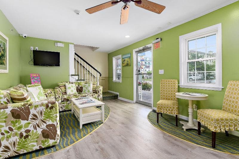 Commander Beach House Hotel 4