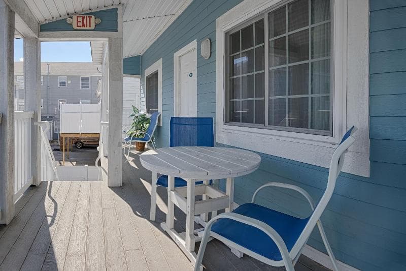 Commander Beach House Hotel 5