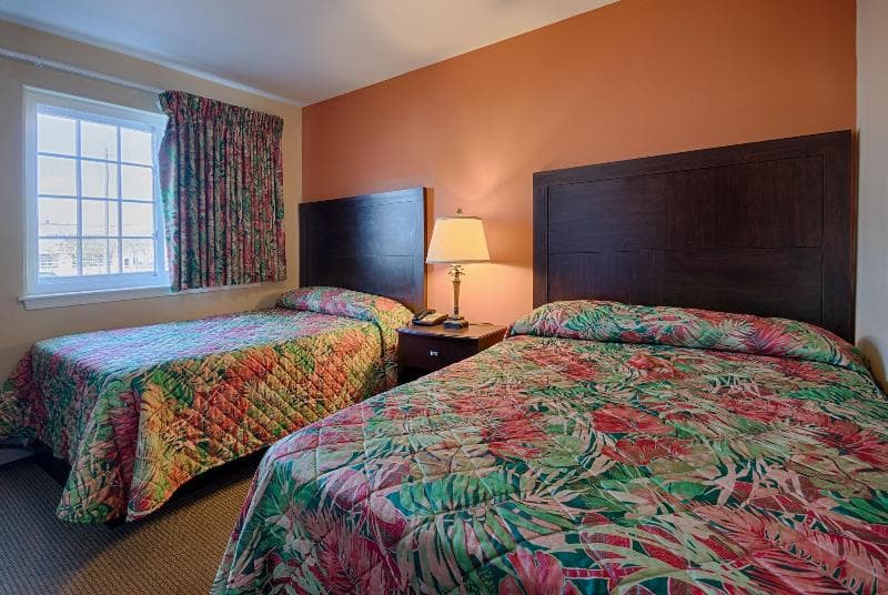 Commander Beach House Hotel 3