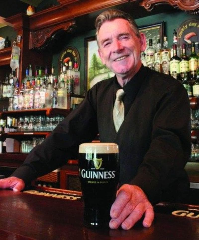 County Clare Irish Inn & Pub main