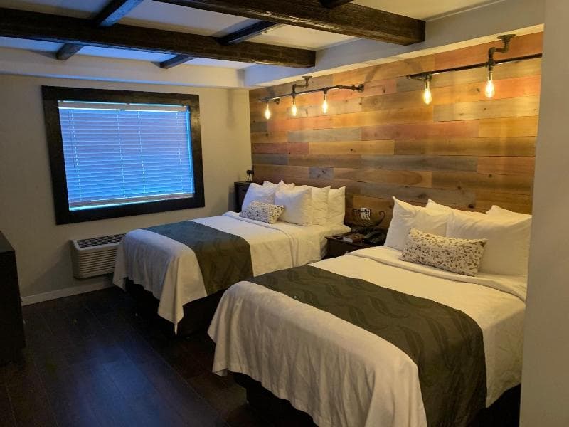 Cedar Stables Inn And Suites photo 1
