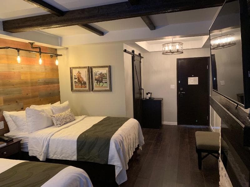 Cedar Stables Inn And Suites 3
