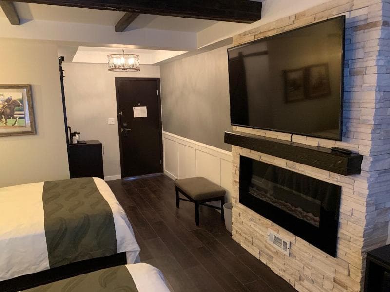 Cedar Stables Inn And Suites 5