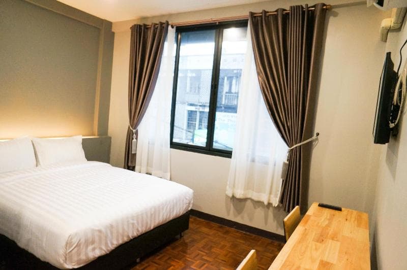 Lux Rooms Night Bazaar 4