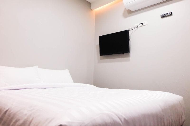 Lux Rooms Night Bazaar 5