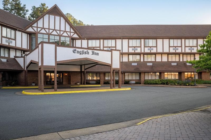 English Inn Of Charlottesville 4