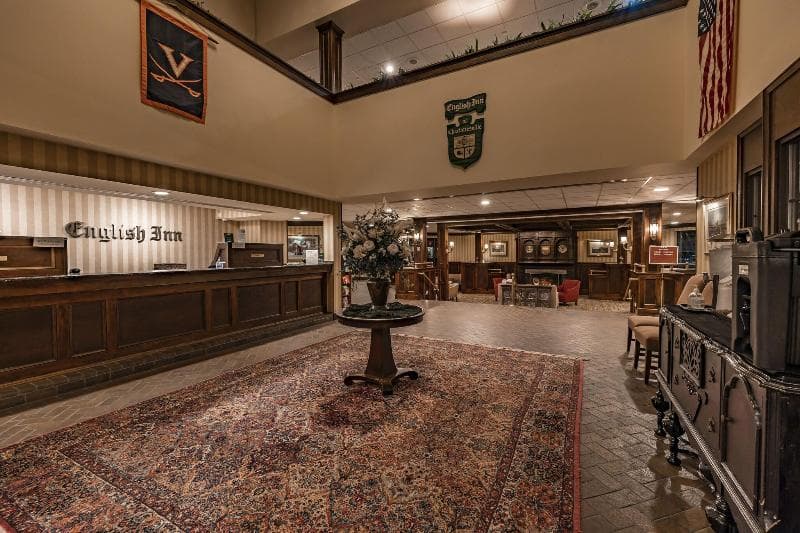 English Inn Of Charlottesville 5