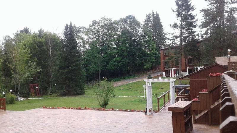 Hotel Le Petit Lac Sainte-Adèle 4