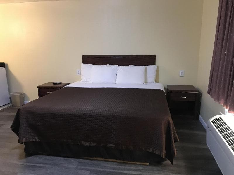 Relax Inn Of Medford 5