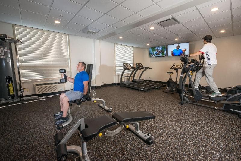 Encore Suites By Service Plus Inns 3