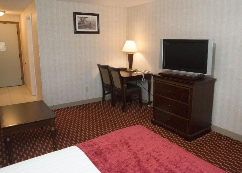 Hampton Falls Inn 3