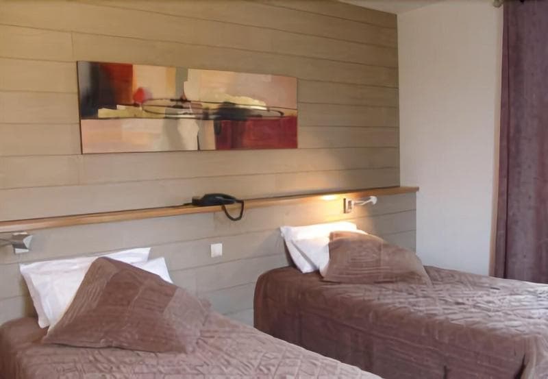 Brit Hotel Du Golf Le Lodge 5