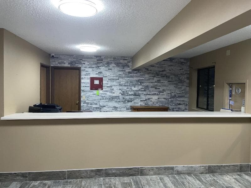 Designer Inn & Suites 4