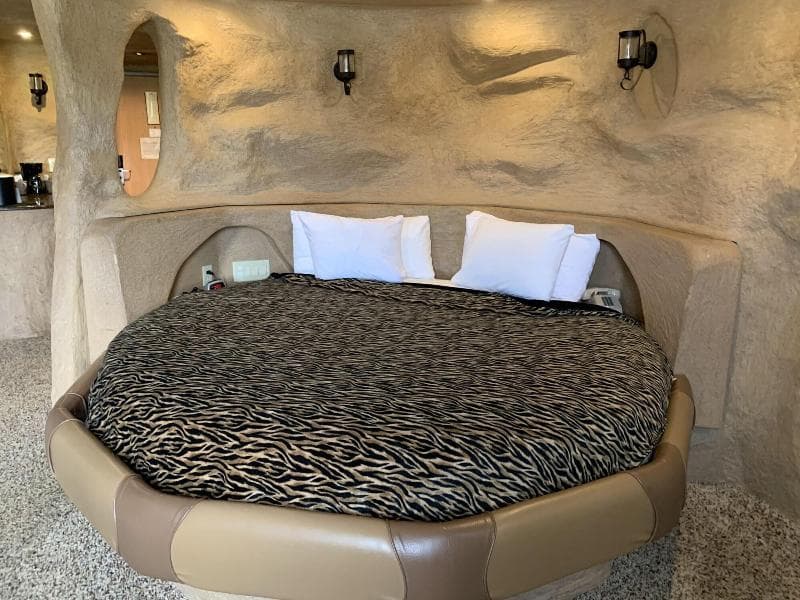 Designer Inn & Suites 5