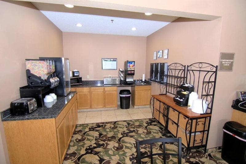 Rock Island Inn & Suites 3