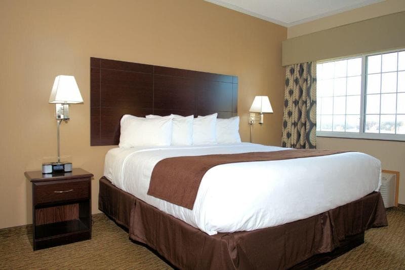 Rock Island Inn & Suites 4