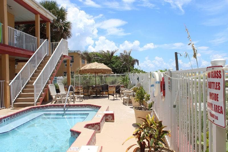 Schooner Hotel main